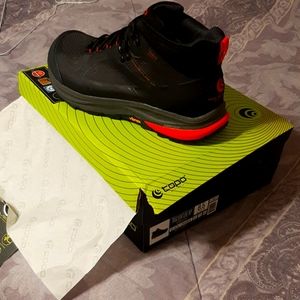 Men's Topo Athletic Trail Venture WP shoes. Size 8.5 Black/orange. new in box